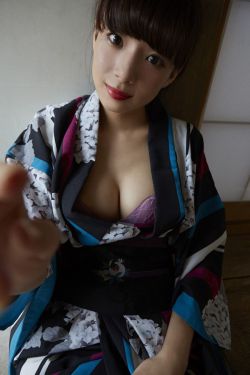 美女托衣